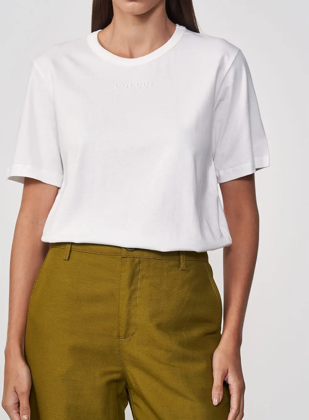 Camiseta Reta Com Logo Em Alto Relevo Off Shell