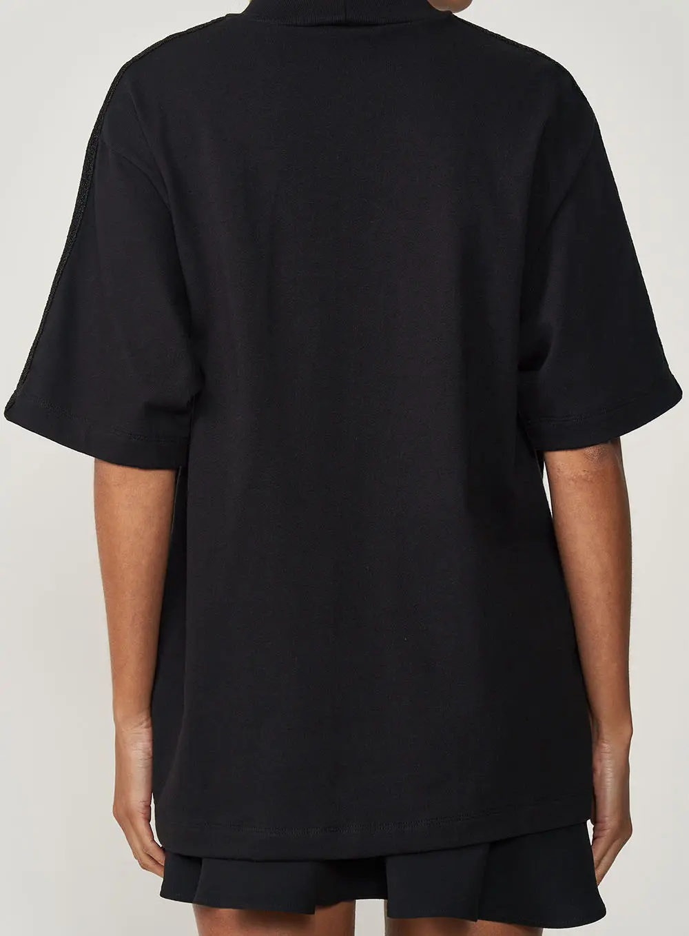 Camiseta Feminina Oversized Com Bordado Frontal Preto