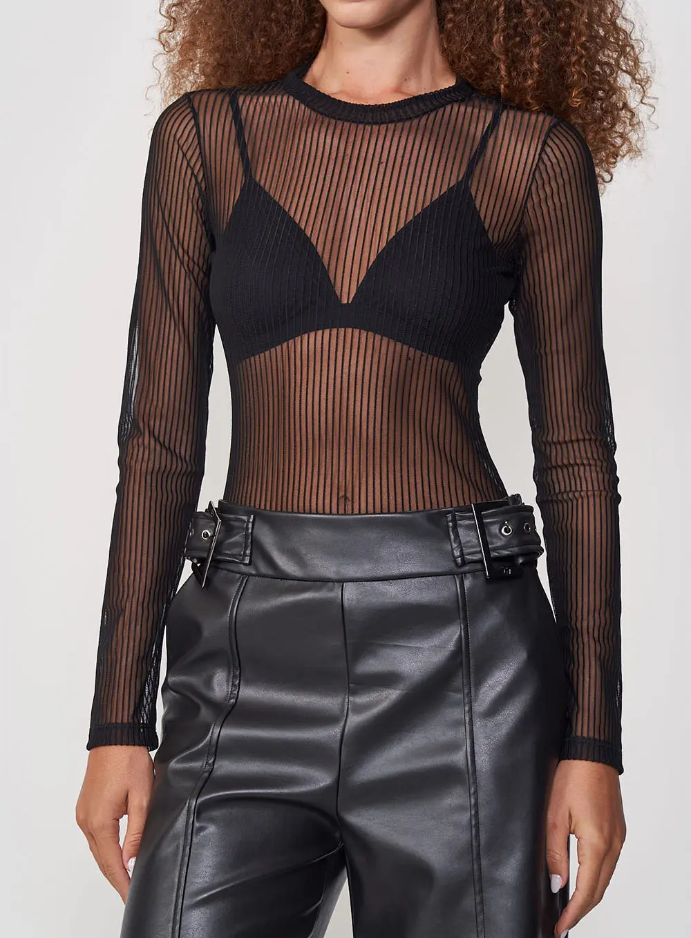 Blusa Tule Canelada Com Transparência Manga Longa Preto