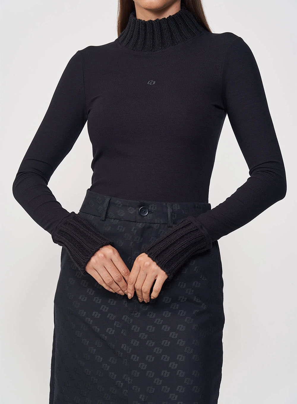 Blusa Feminina Manga Longa Em Tricô Gola Alta Preto