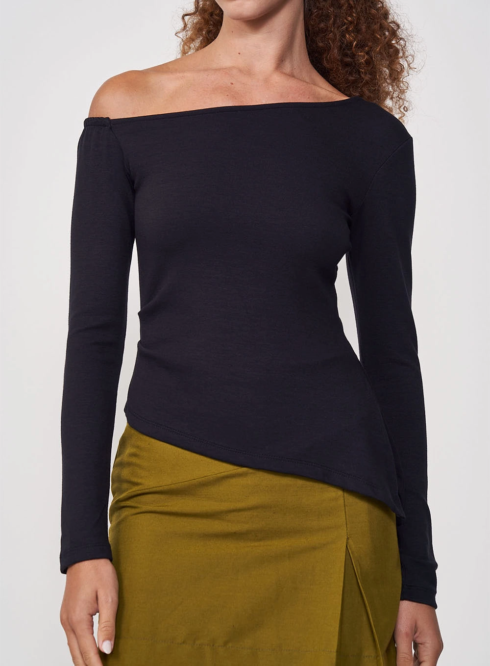 Blusa Assimétrica Manga Longa Slim Preto