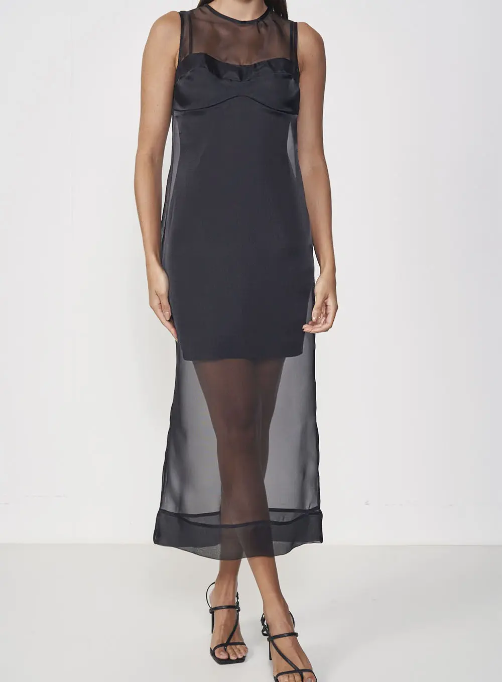 Vestido Midi Em Tule Com Forro Preto
