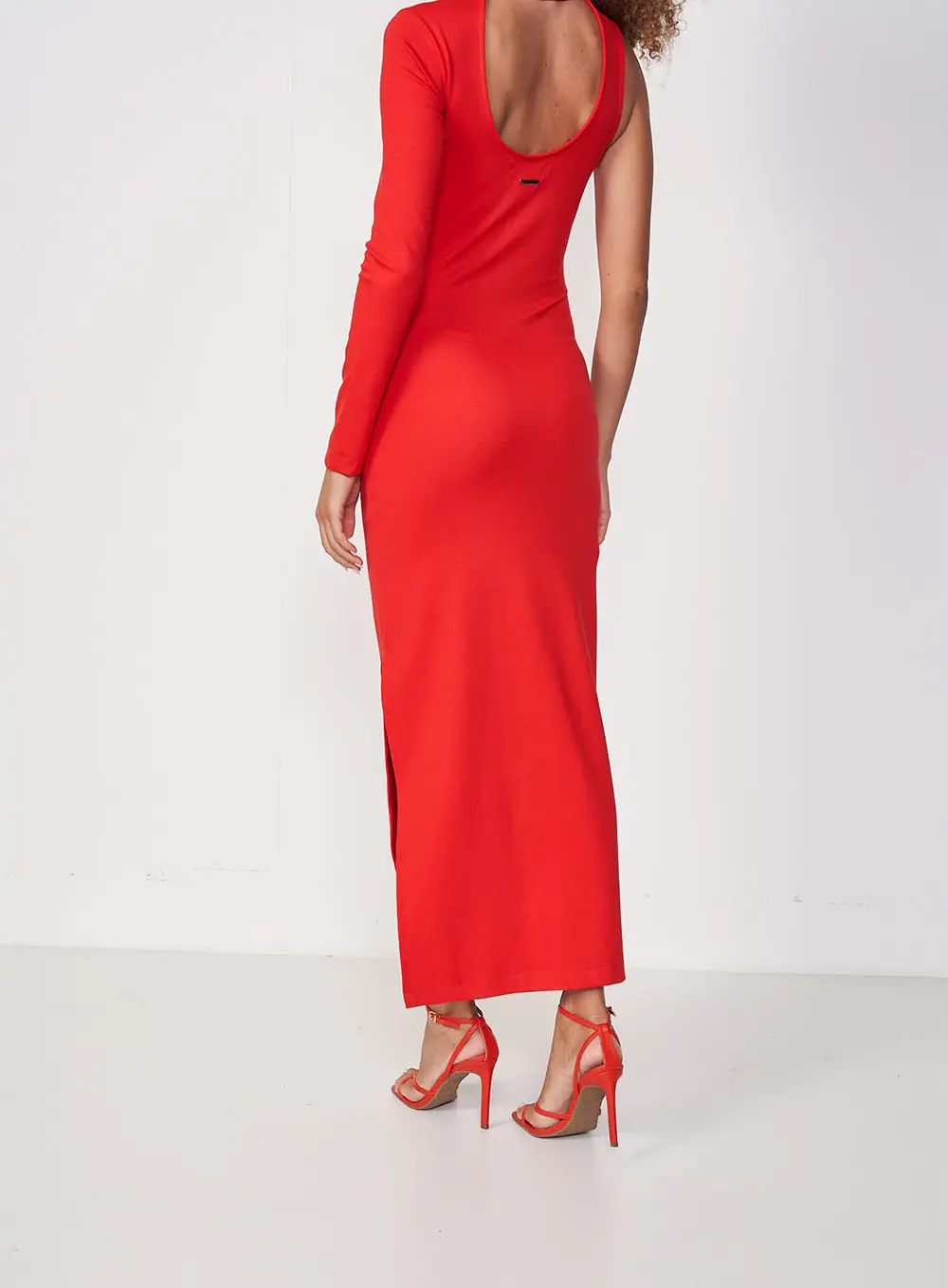 Vestido Longo Justo Uma Manga Longa E Fenda Vermelho