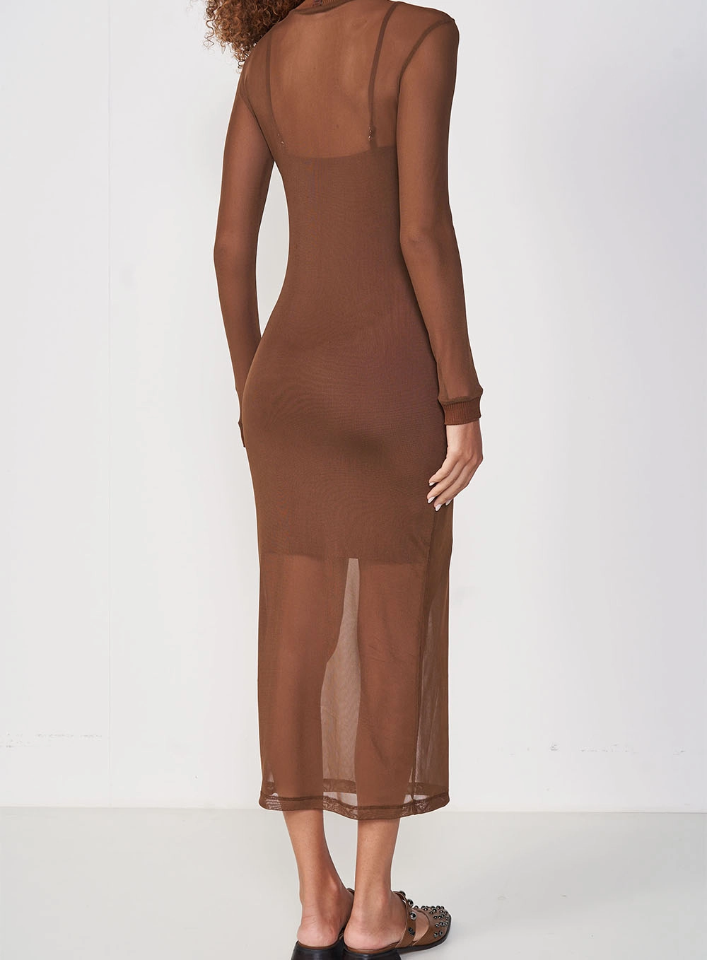 Vestido Tule Midi Manga Longa Gola Alta Marrom