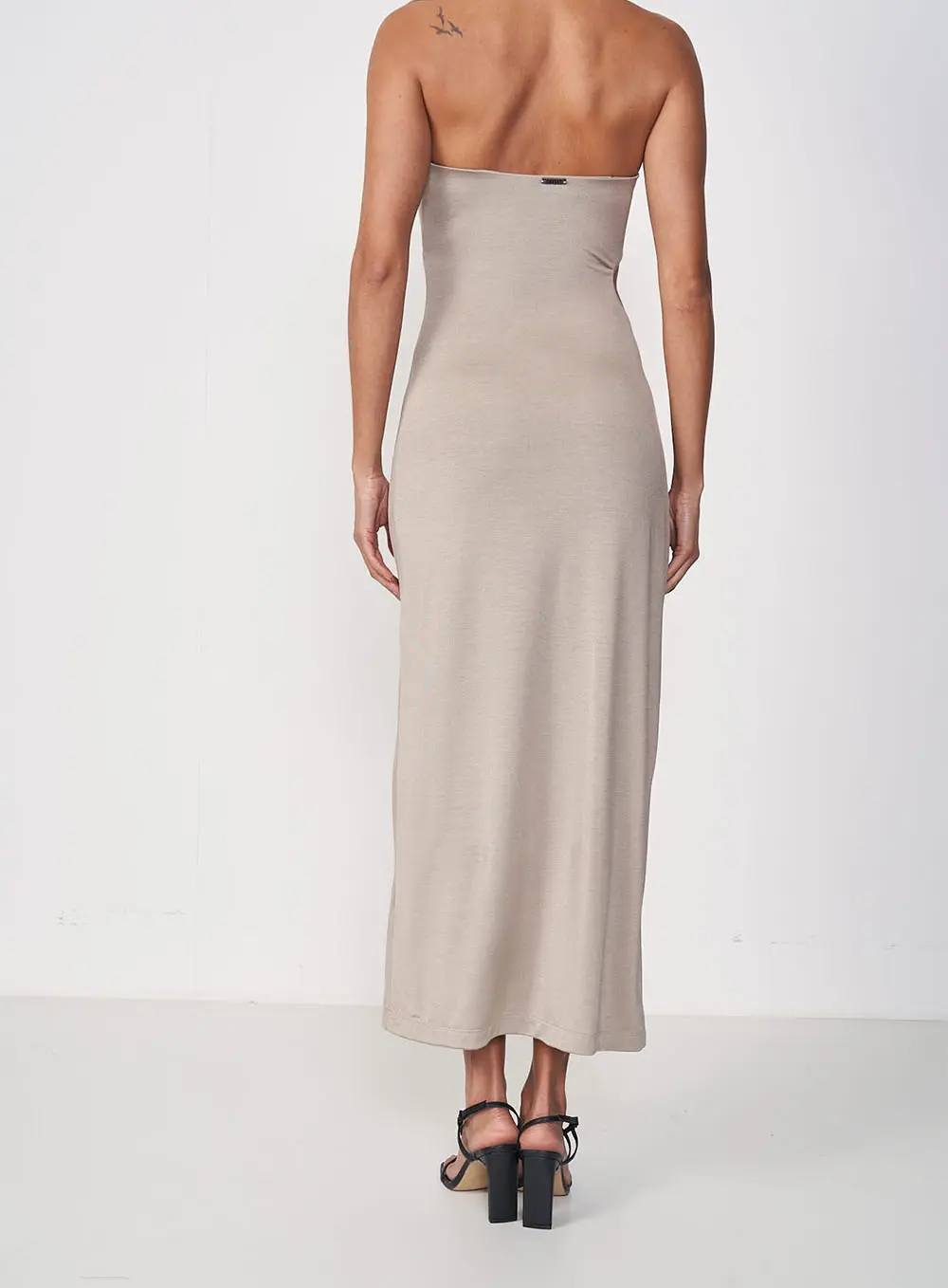 Vestido Acinturado Midi Com Recorte E Drapeado Bege