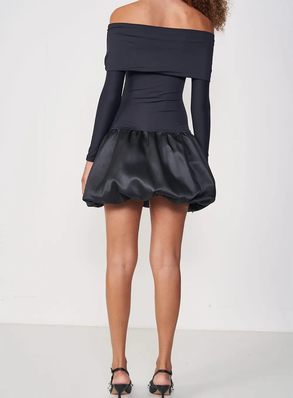 Vestido Justo Ombro A Ombro Saia Balonê Preto
