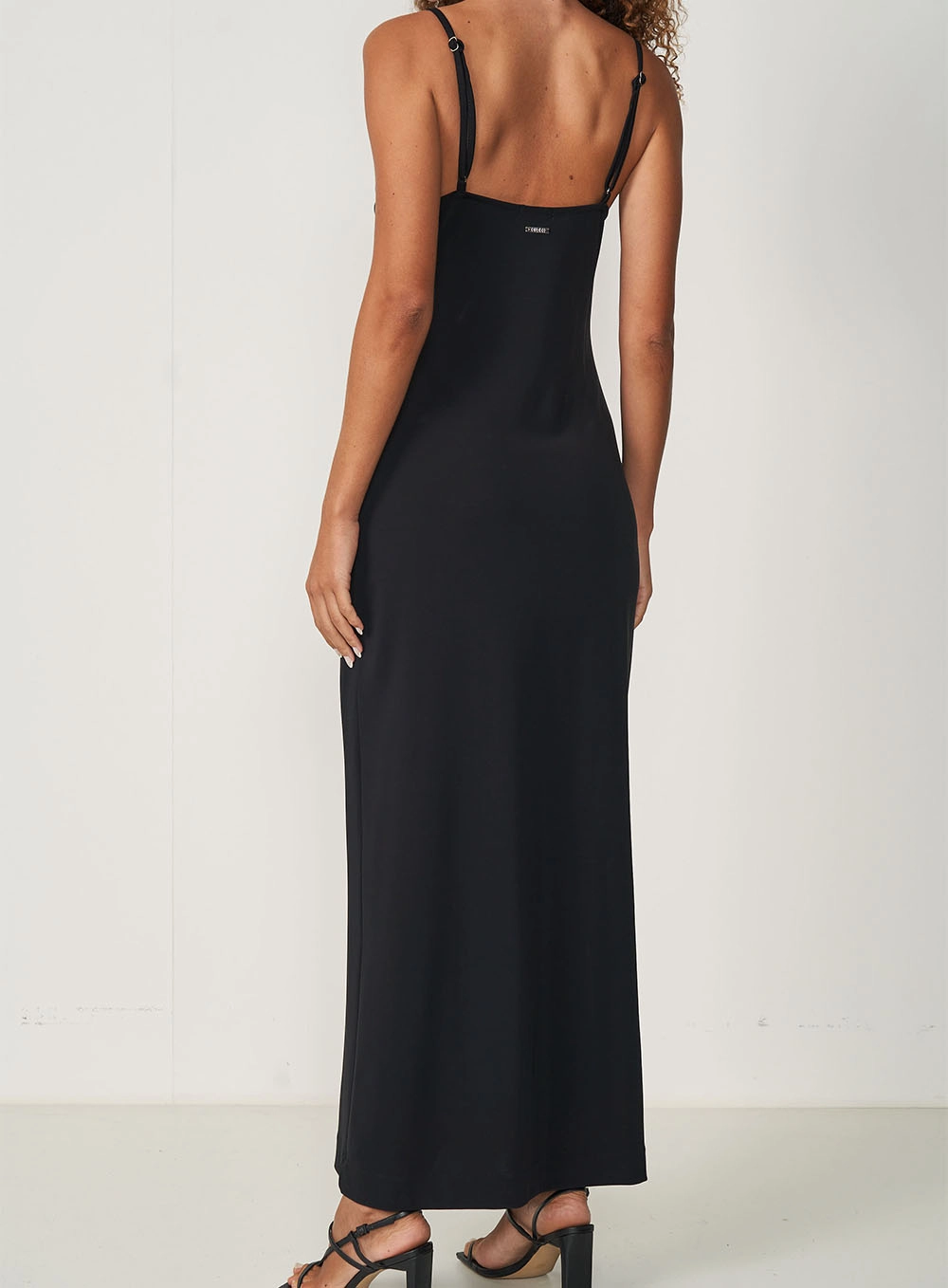 Vestido Longo Com Decote Cavado Preto