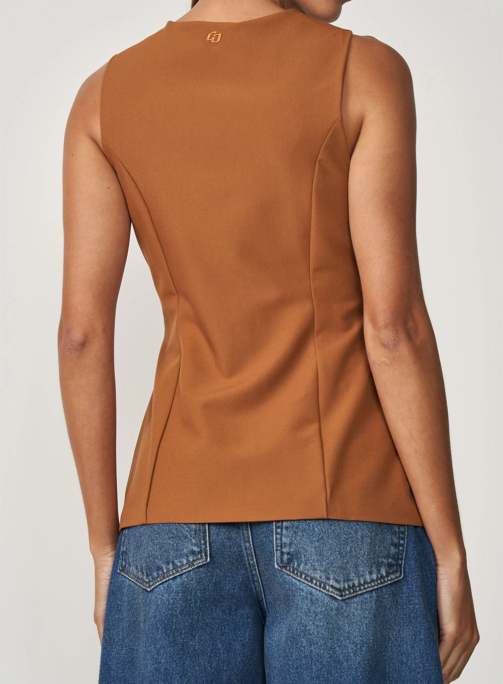 Colete Feminino Em Alfaiataria Reta Marrom Evermore