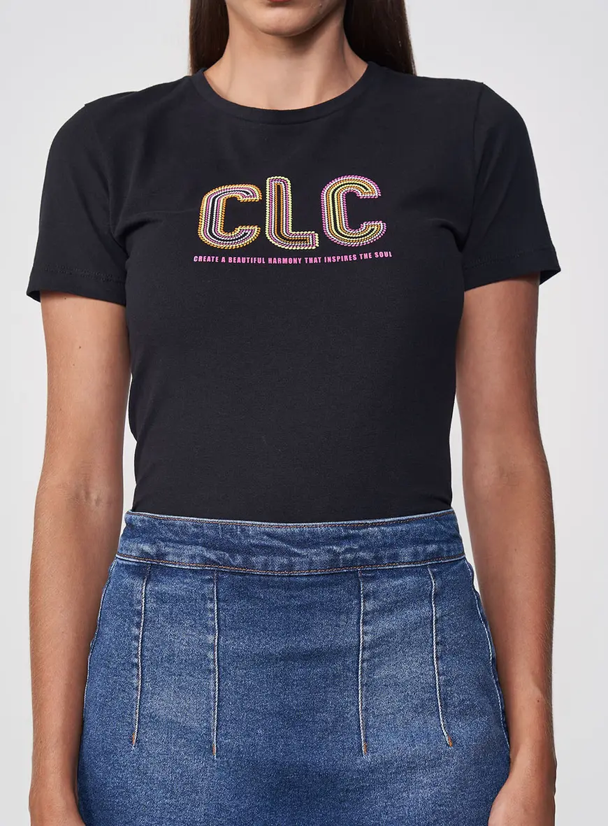 Camiseta Feminina Slim Logo Colorida Preto 1