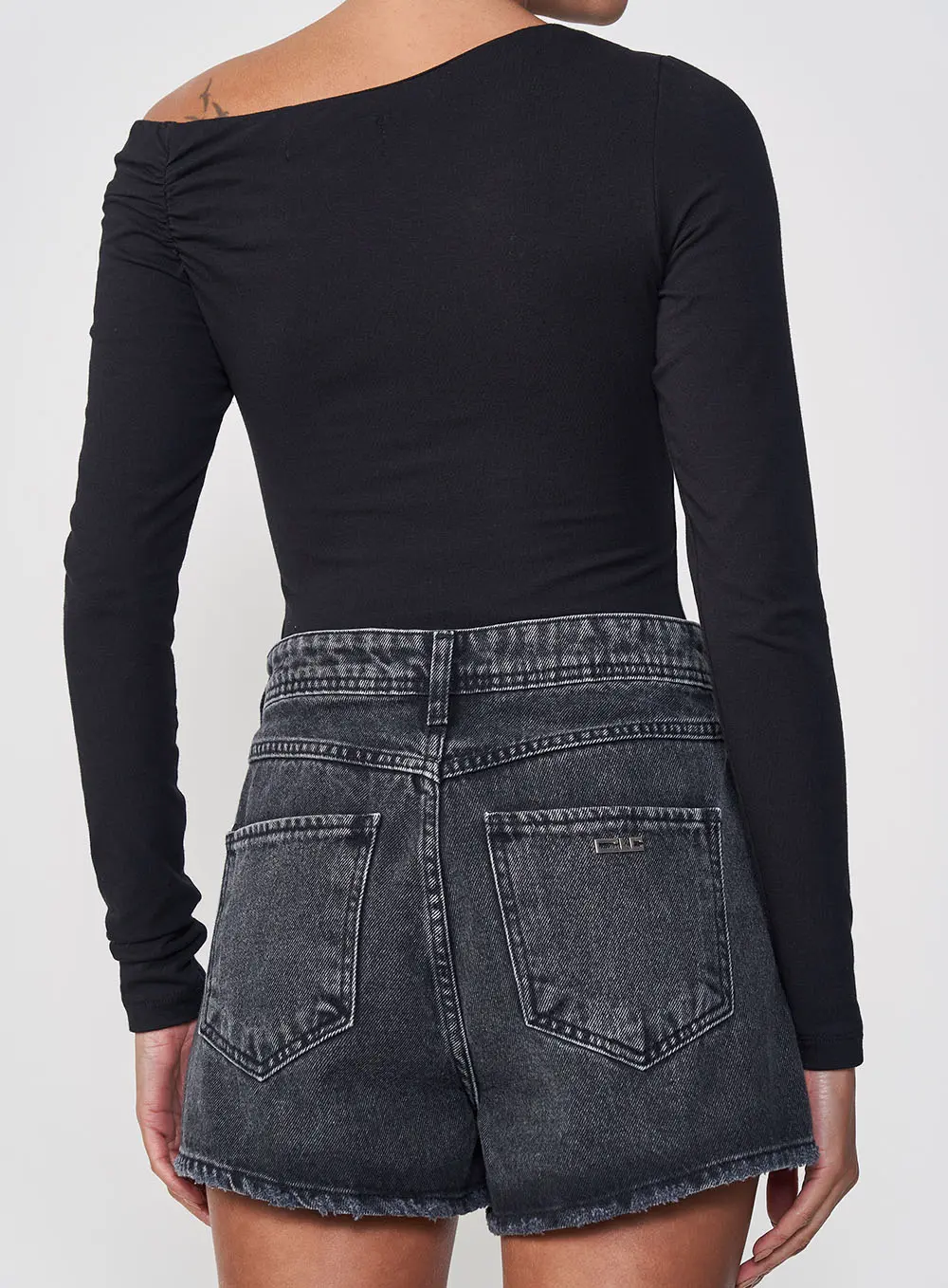 Blusa Feminina Small Ombro Assimétrico Preto 2