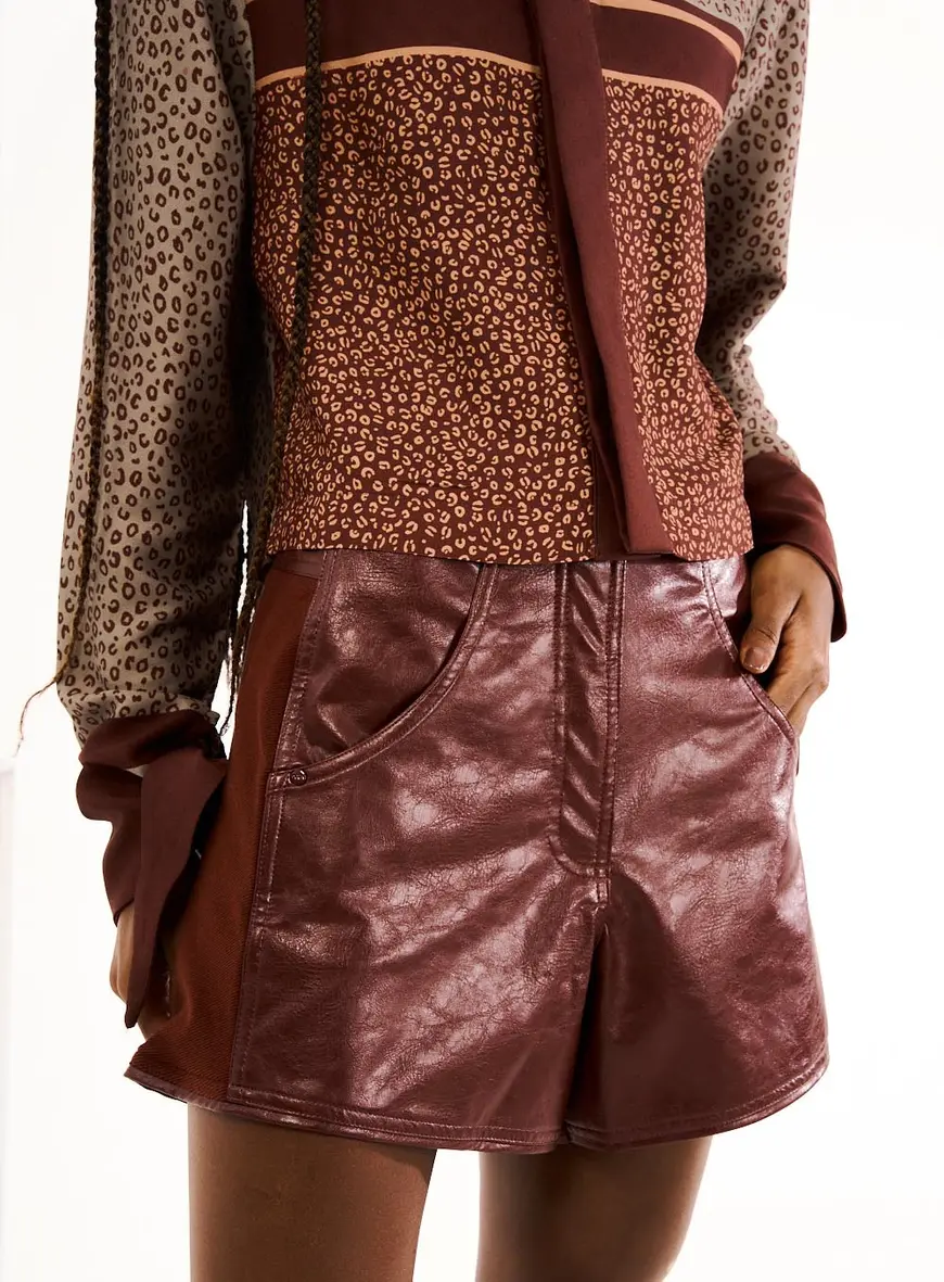 Short Bi-material Em Pu Marrom Terracota 2