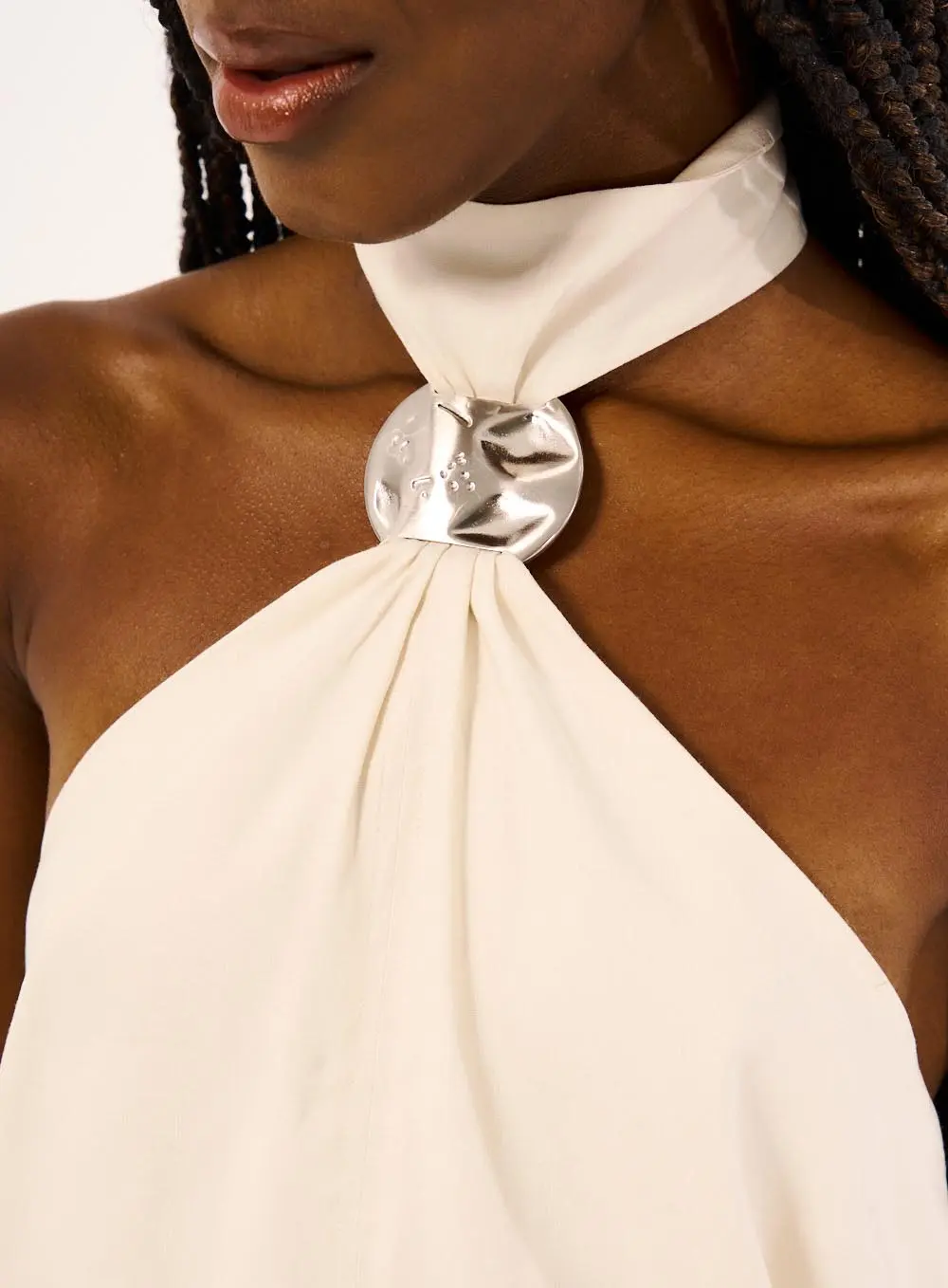 Vestido Curto Halter Em Linho Bege 2
