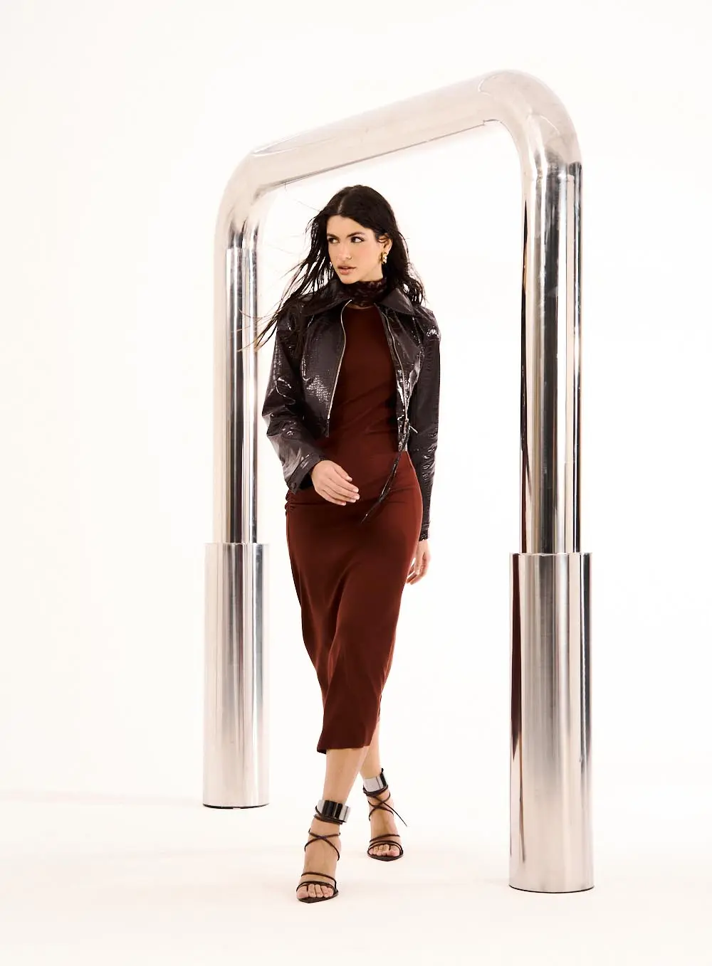 Vestido Midi Com Drapeado Lateral Marrom Terracota 4