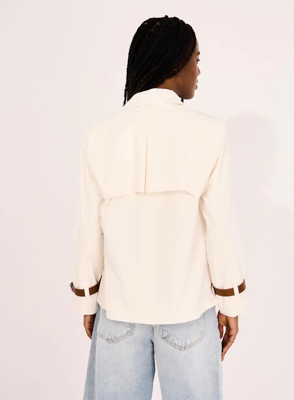Casaco Feminino Com Detalhe Nas Mangas Off Shell 3