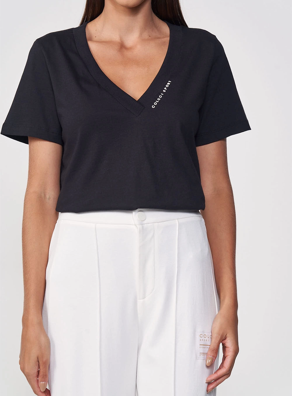 Camiseta Feminina Gola V Comfort Preto