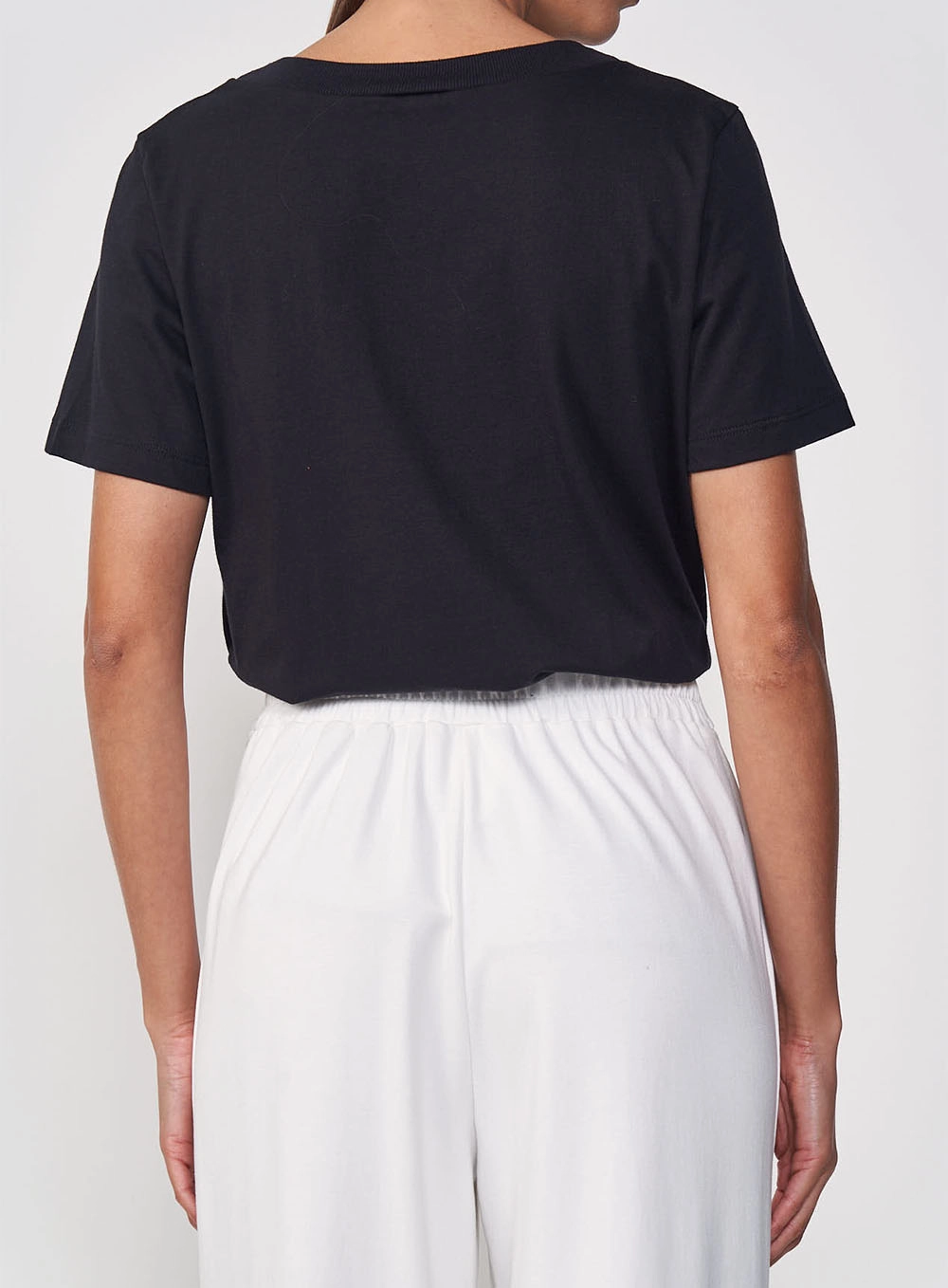 Camiseta Feminina Gola V Comfort Preto