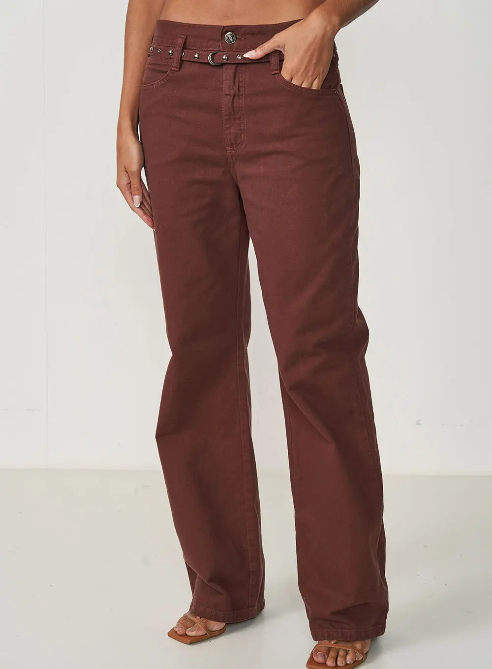 Calça Feminina Sarja Flare Com Cinto - Leoni Marrom