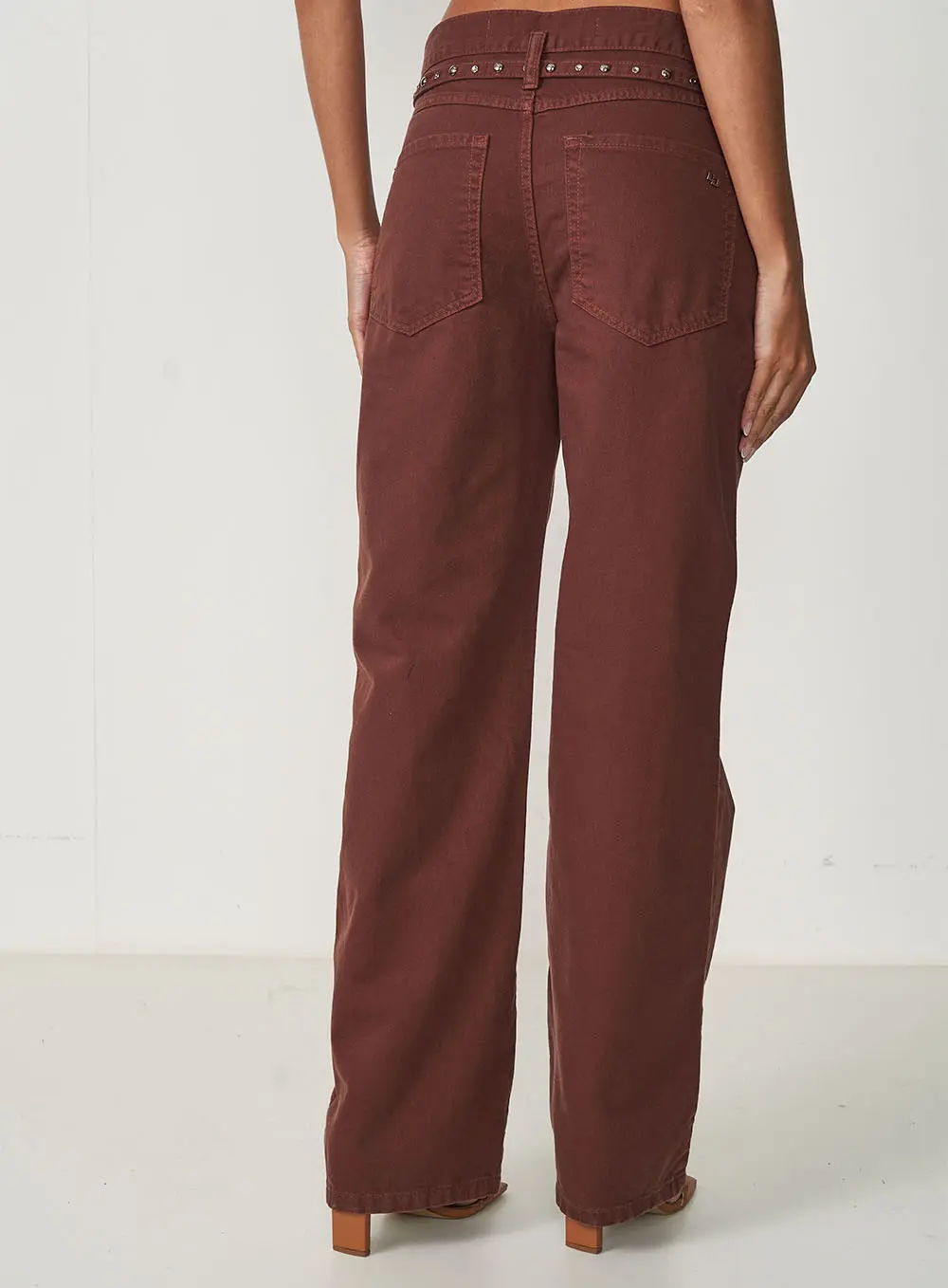 Calça Feminina Sarja Flare Com Cinto - Leoni Marrom