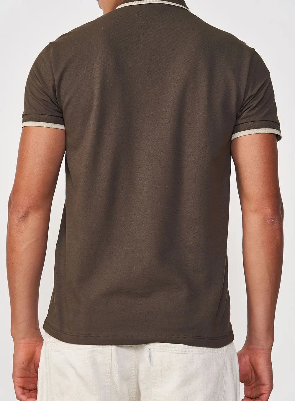 Camisa Polo Com Gola E Punhos Contrastantes Marrom Coconut