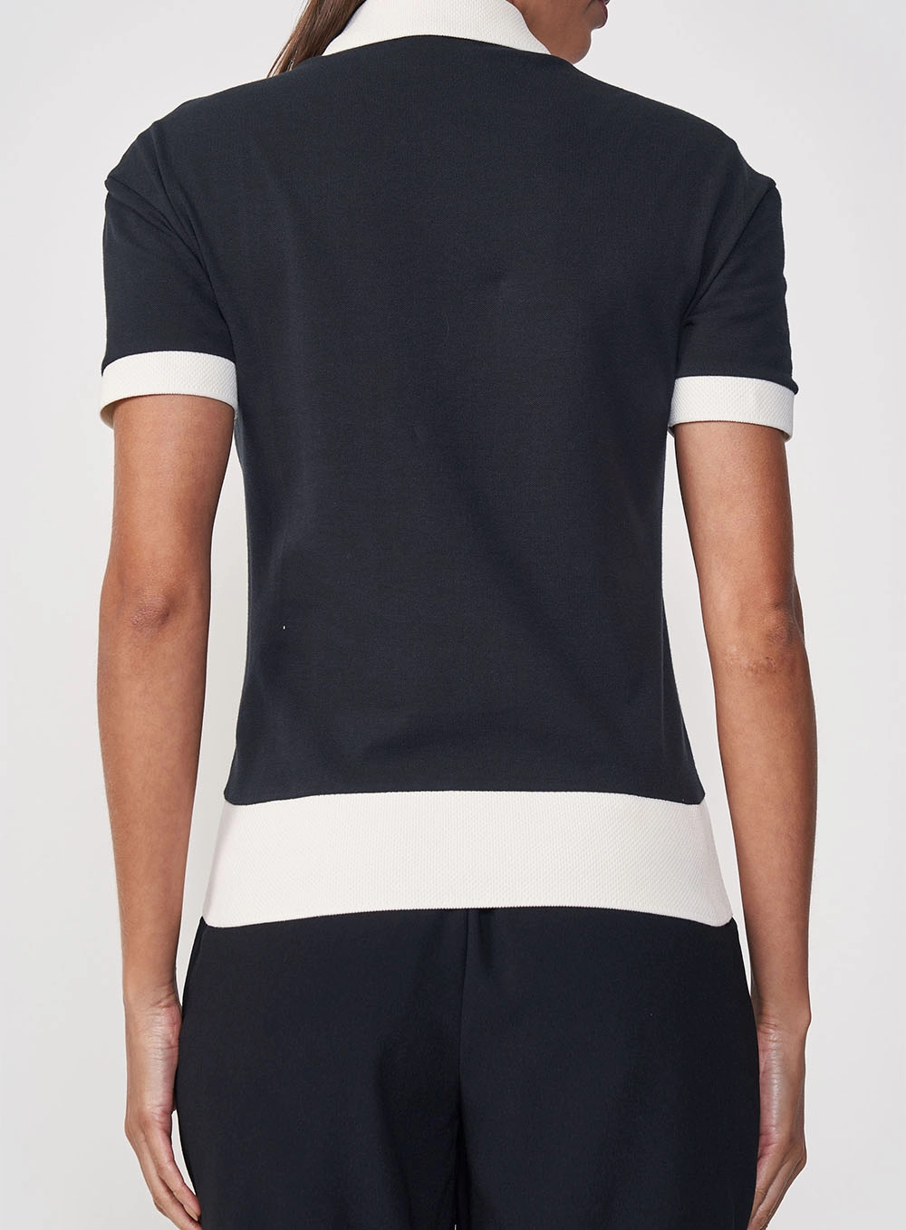 Polo Feminina Com Listras Contrastantes Preto