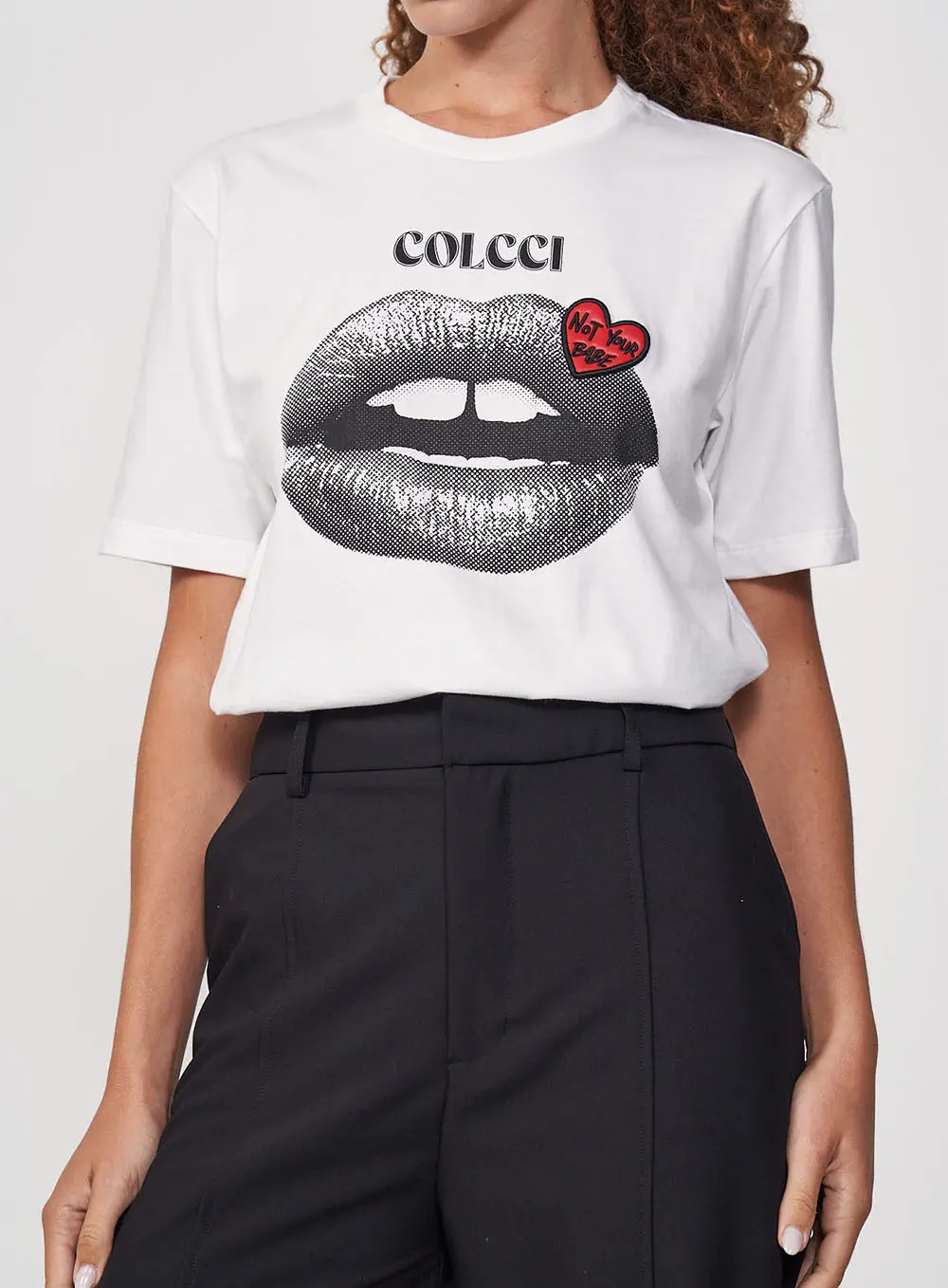 Camiseta Feminina Estampada - Boy Off Shell