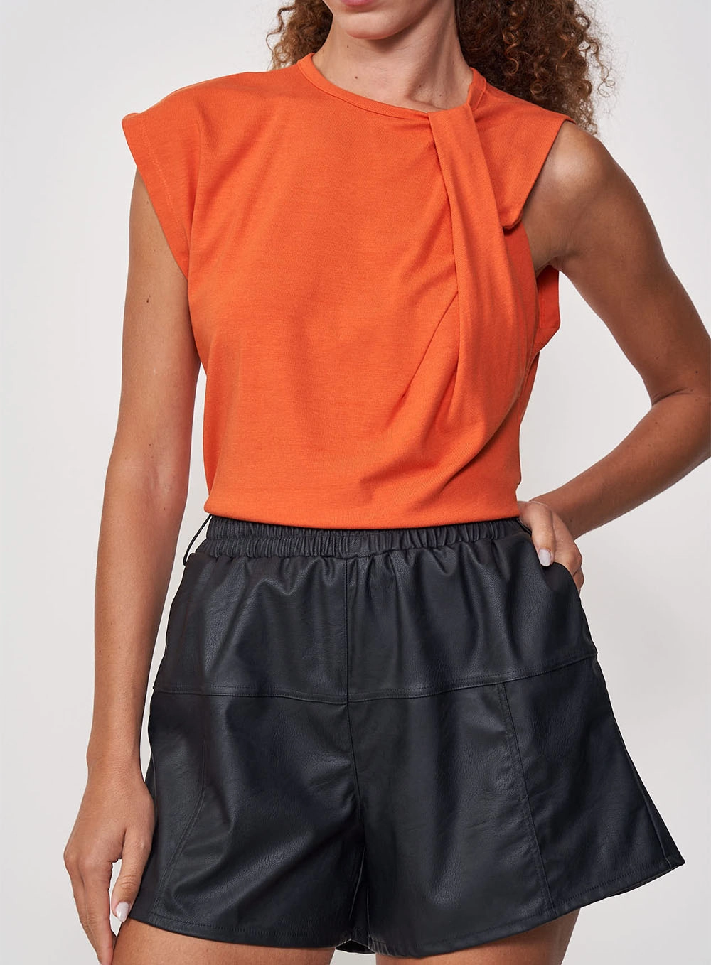 Blusa Regata Malha Detalhe Drapeado Laranja