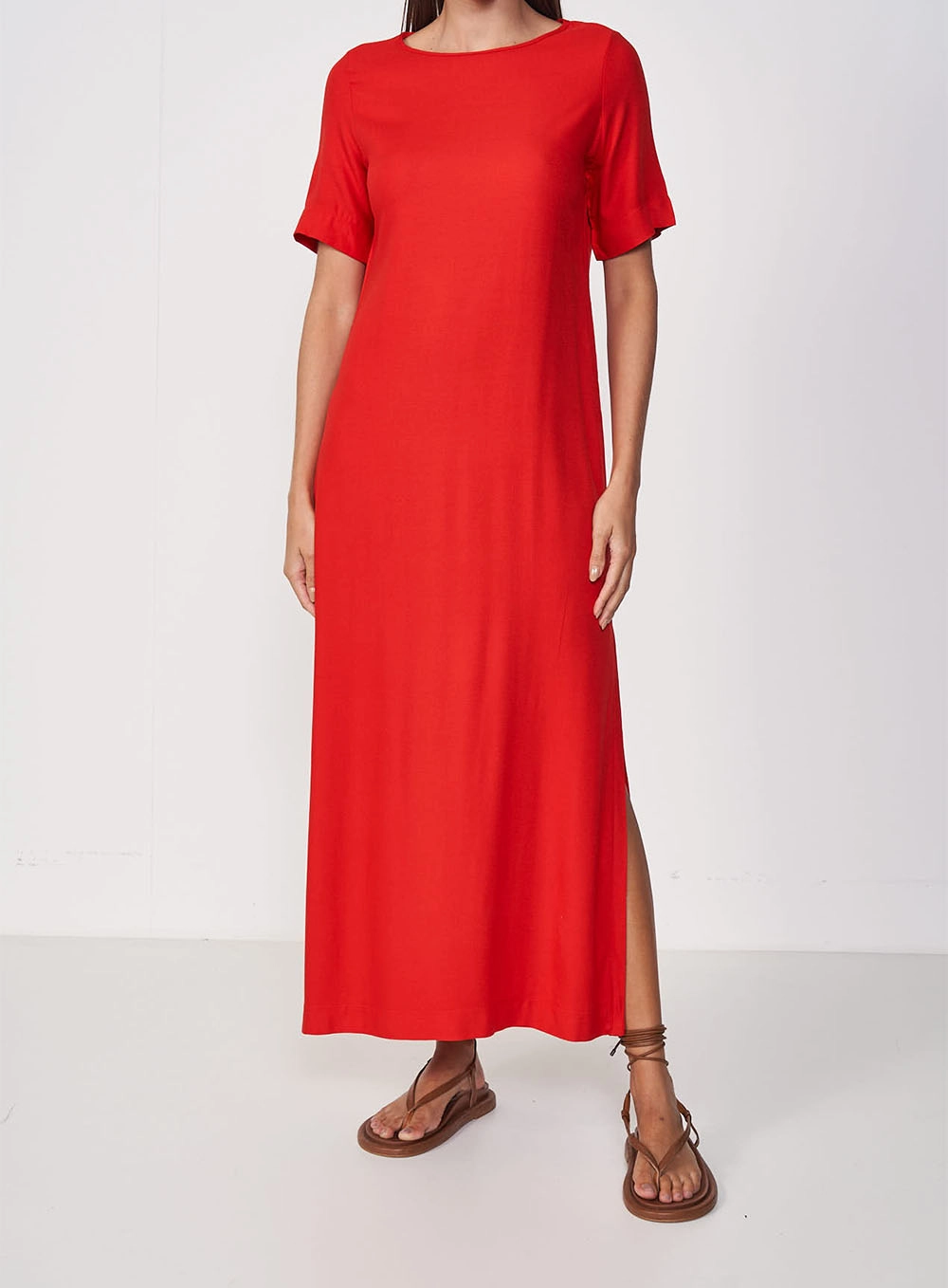 Vestido Longo Solto Manga Curta E Fenda Vermelho