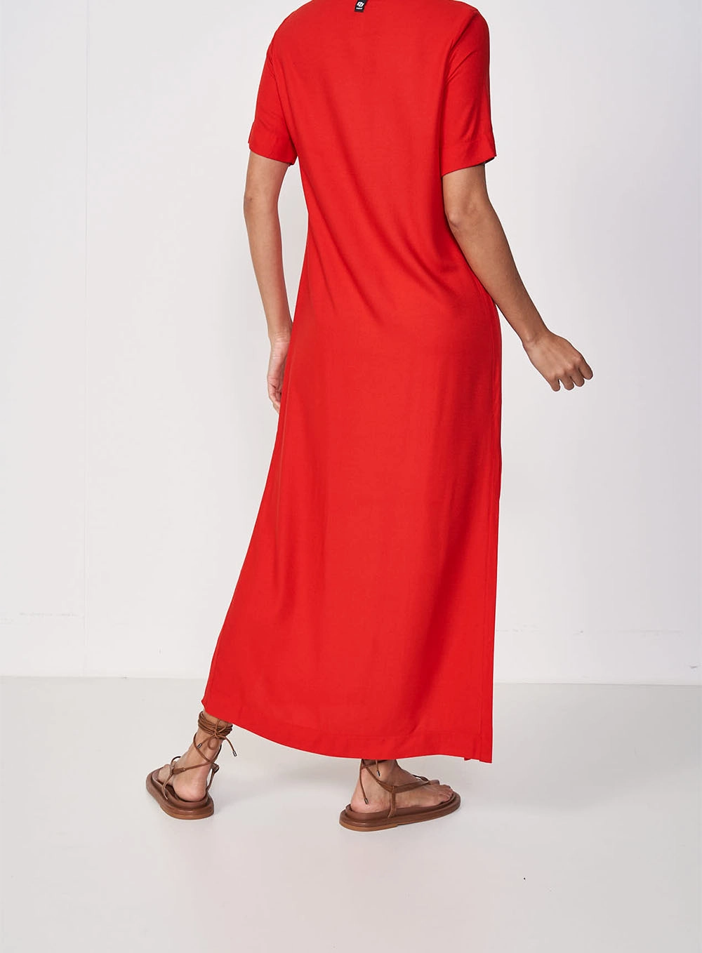 Vestido Longo Solto Manga Curta E Fenda Vermelho