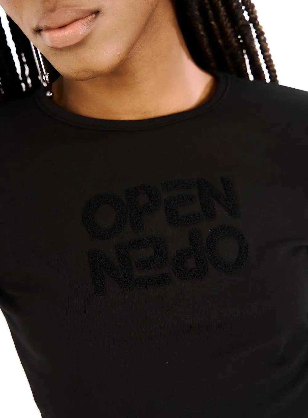 Camiseta Feminina Logo Relief Preto 2