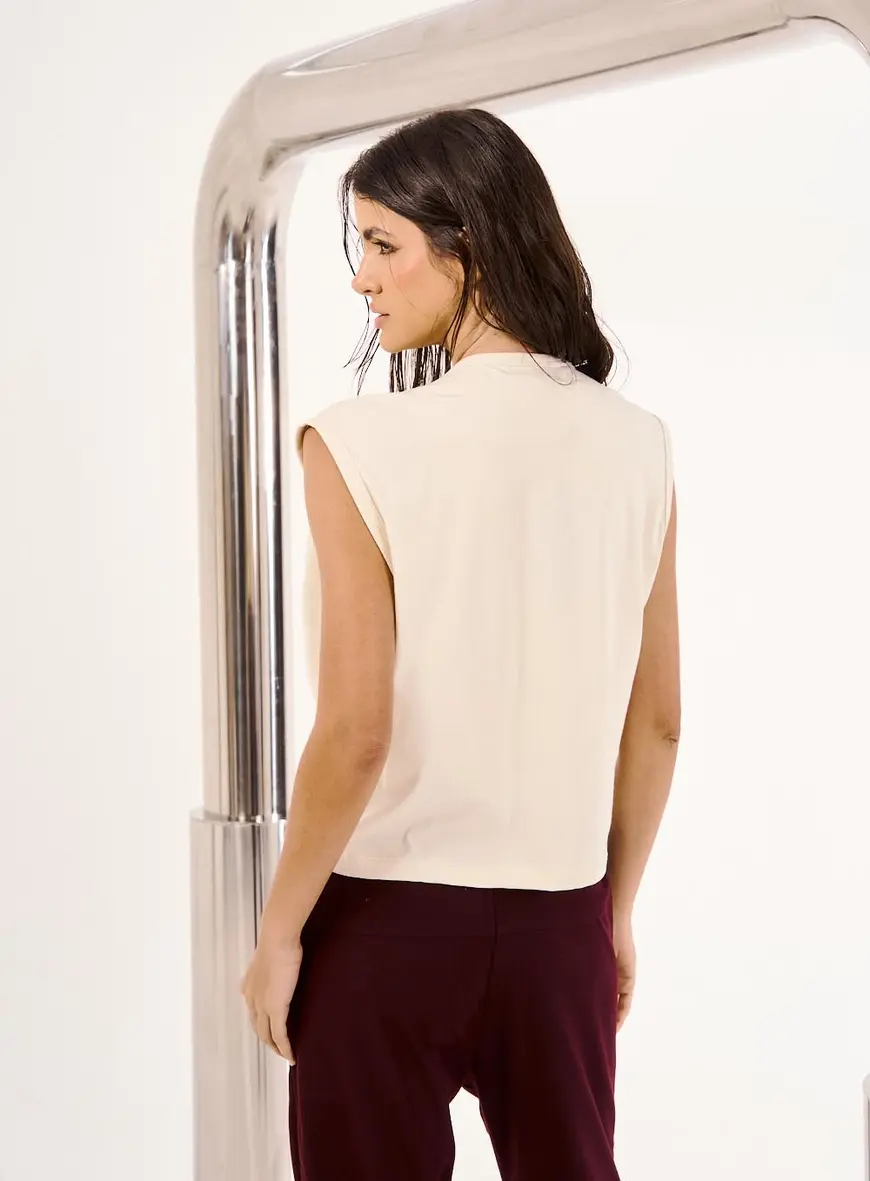Blusa Feminina Com Detalhe Em Metal Bege 3