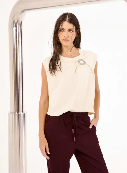 Blusa Feminina Com Detalhe Em Metal