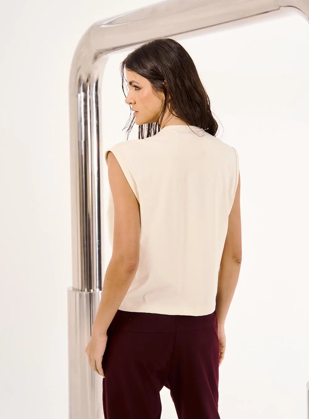 Blusa Feminina Com Detalhe Em Metal Bege 3