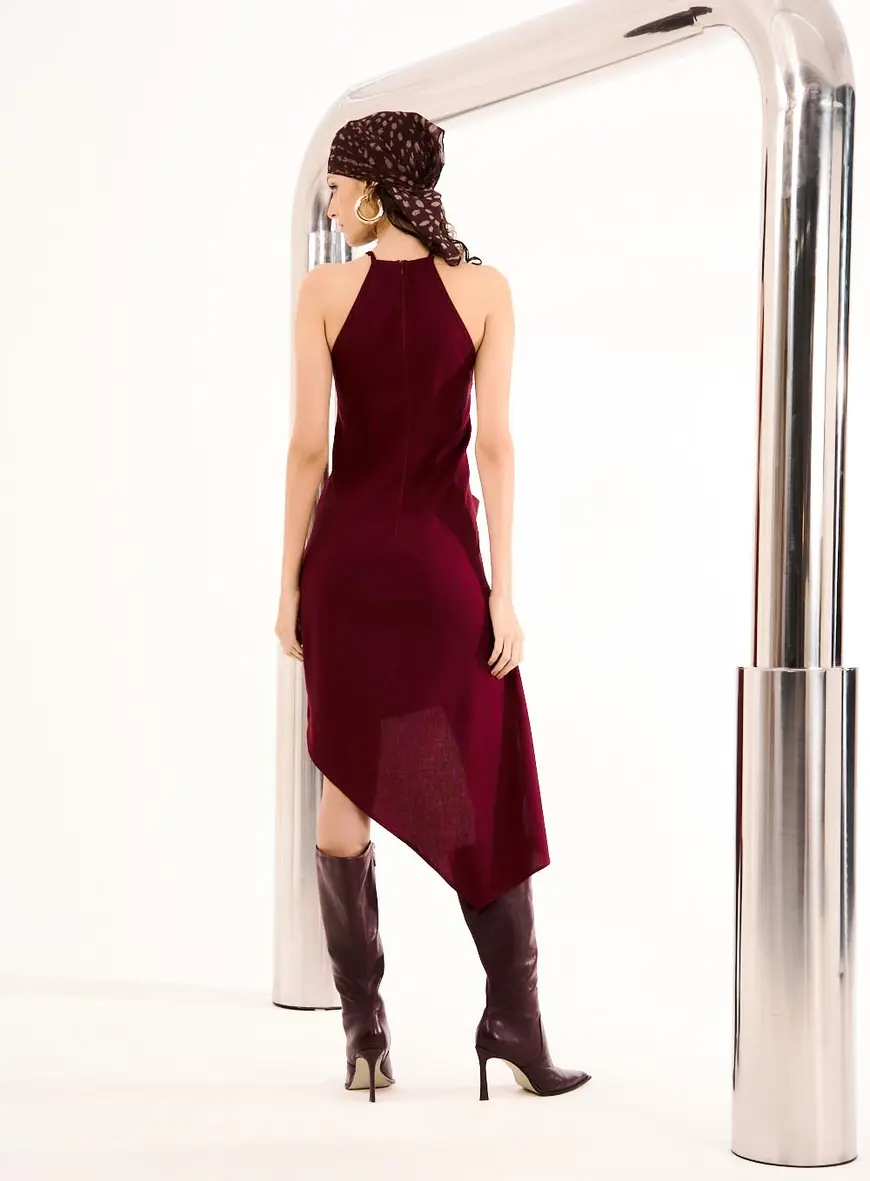 Vestido Curto Halter Assimétrico Bordo 3