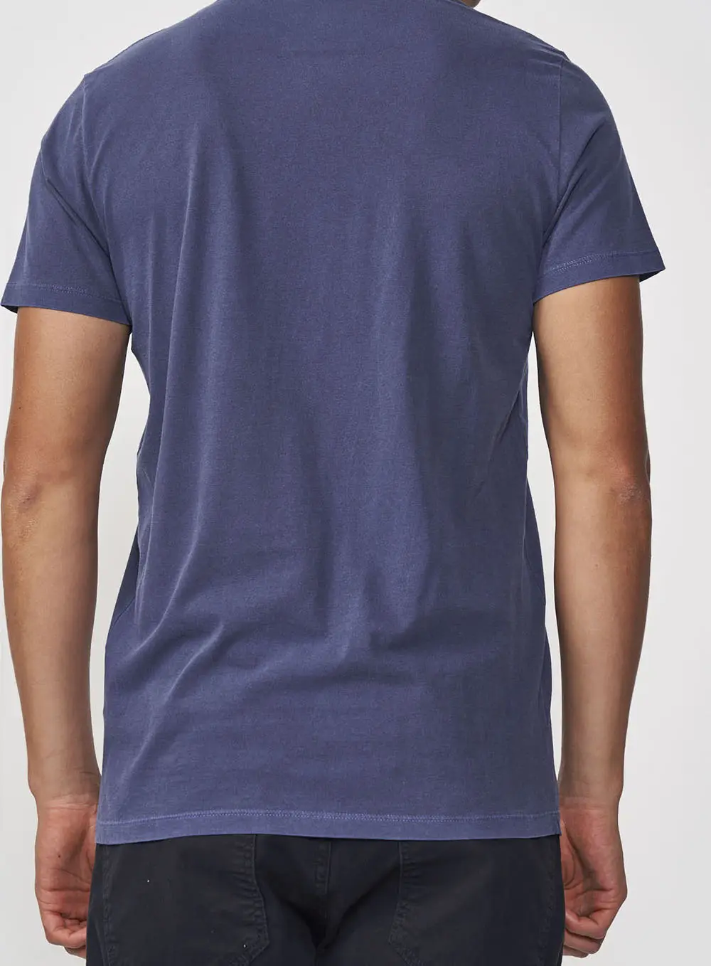 Camiseta Masculina Reta Com Estampa Frontal Azul