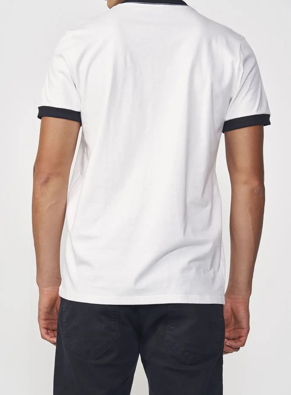 Camiseta Masculina Reta Com Logo Frontal Off Shell