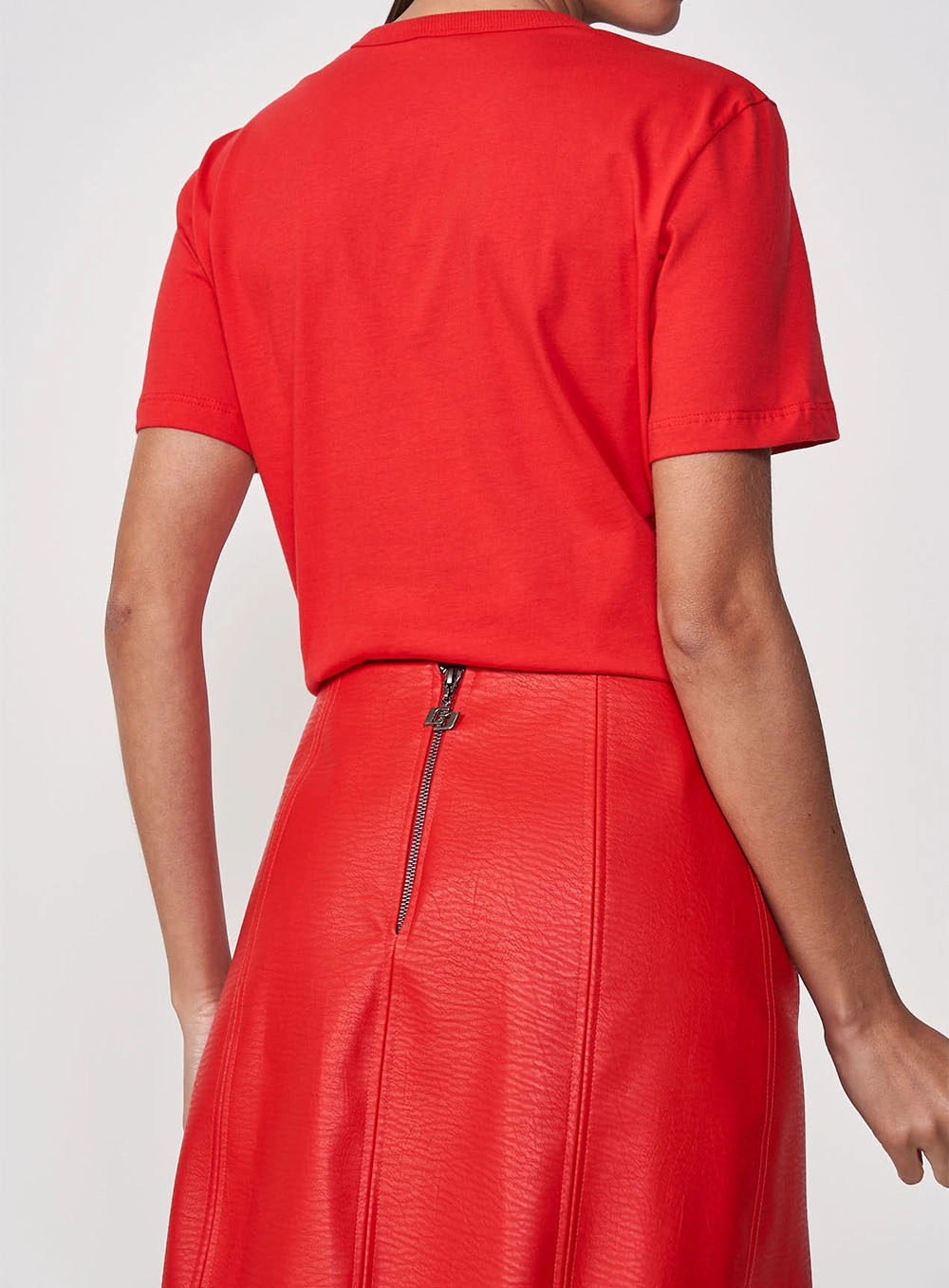 Camiseta Feminina Com Logo Alto Relevo Vermelho