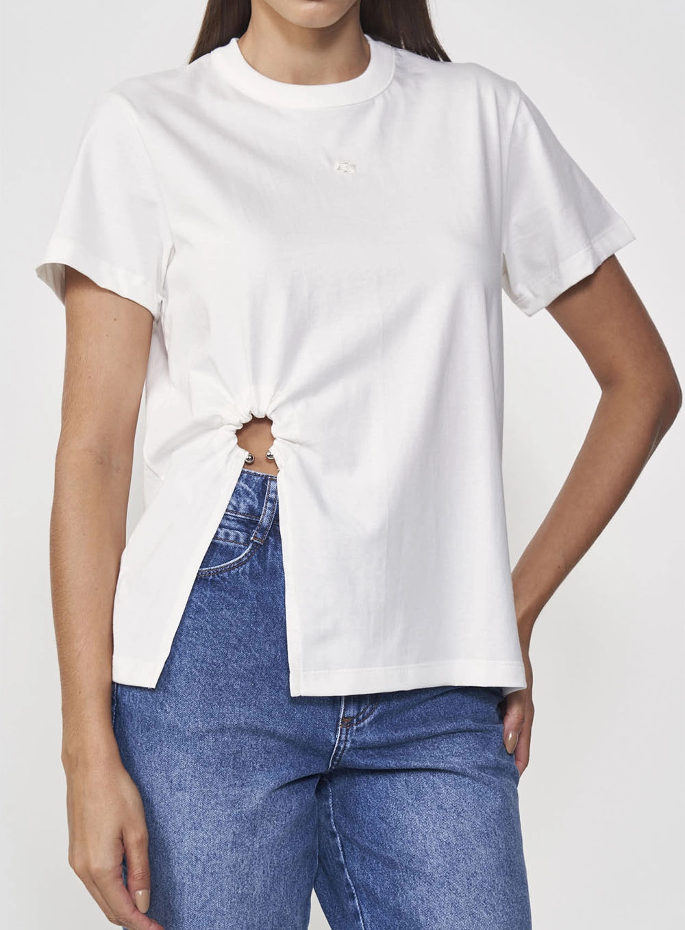 Camiseta Feminina Solta Com Recorte E Argola Off Shell