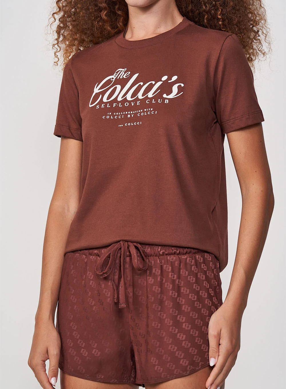Camiseta Feminina Reta Com Estampa Em Logo Marrom