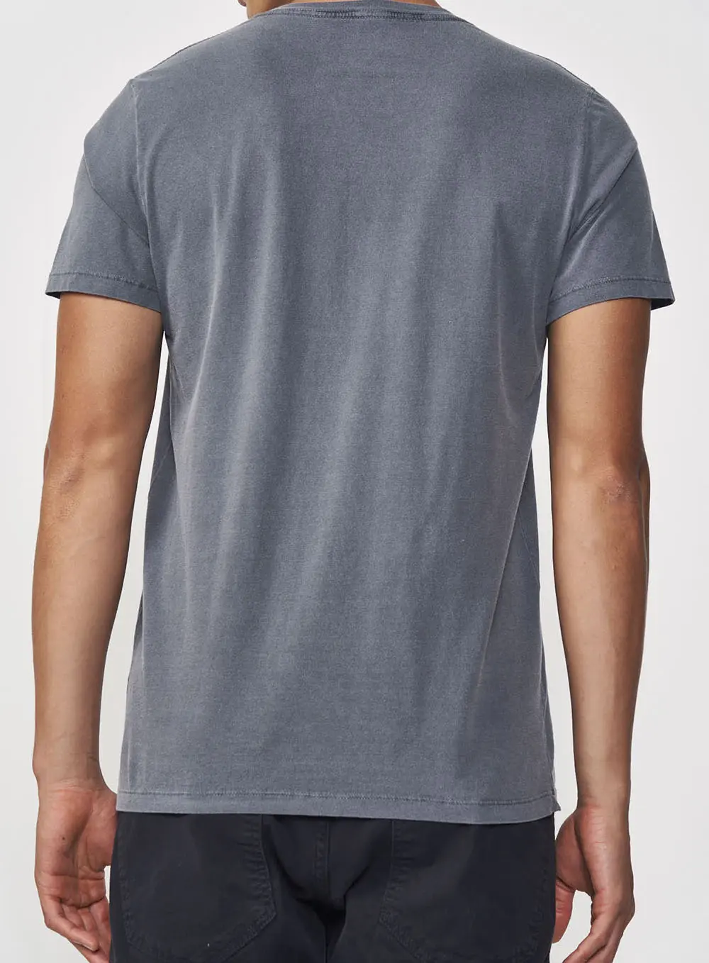 Camiseta Masculina Reta Com Logo Frontal Cinza
