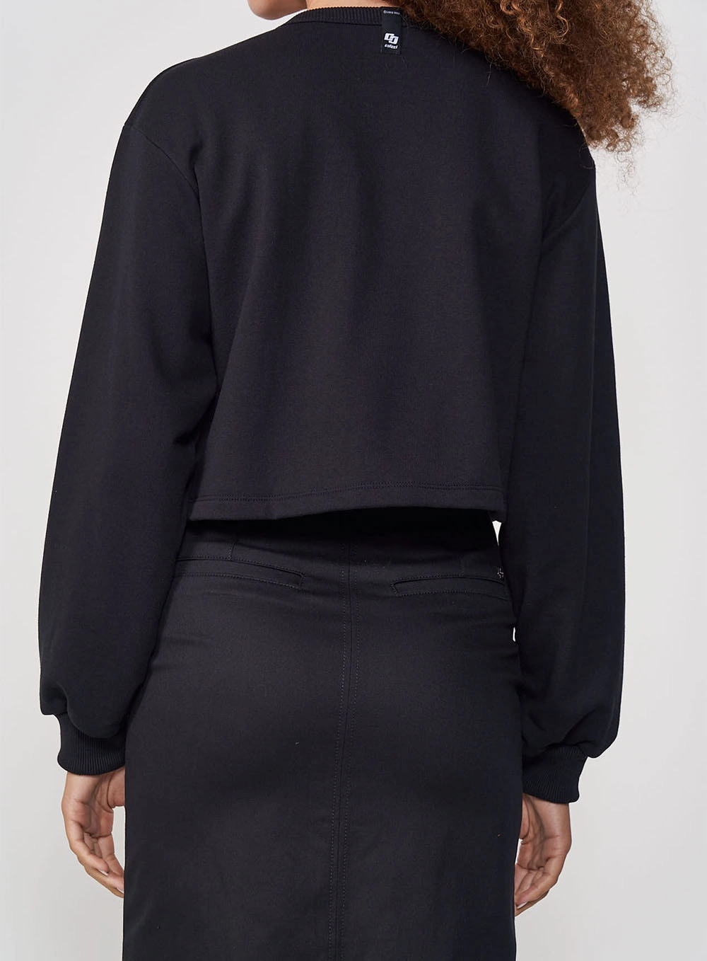 Blusão Feminino Reto Com Logo Frontal Preto