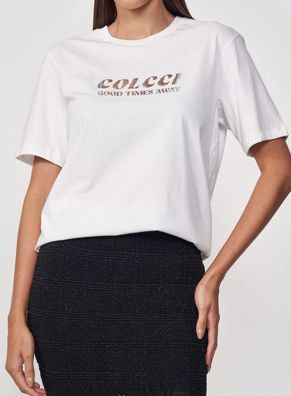 Camiseta Feminina Reta Com Estampa Em Logo Off Shell