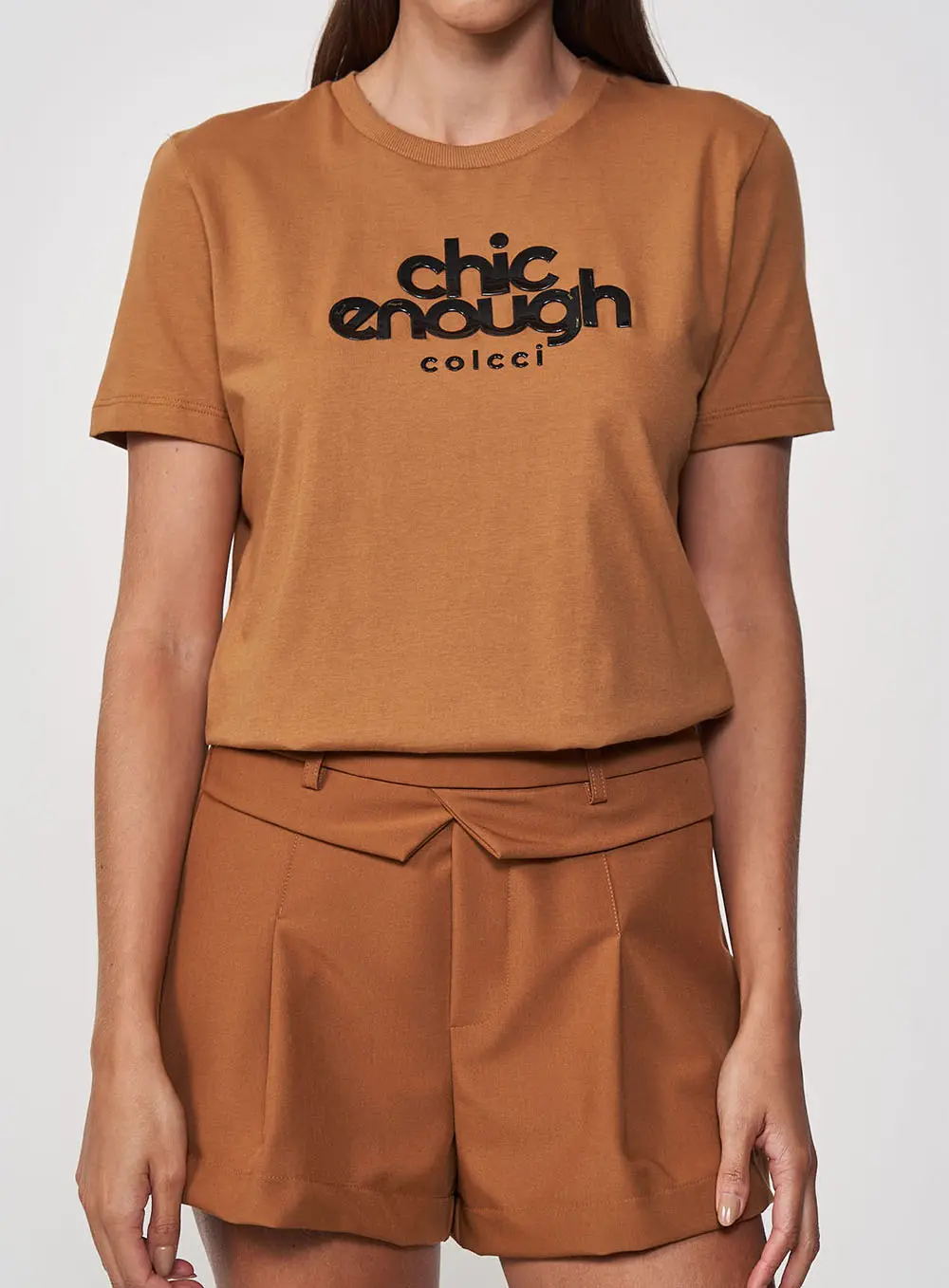 Camiseta Feminina Reta Com Estampa Em Alto Relevo Marrom Evermore