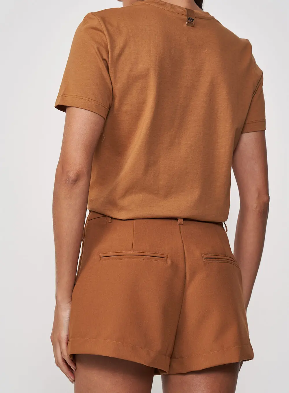 Camiseta Feminina Reta Com Estampa Em Alto Relevo Marrom Evermore