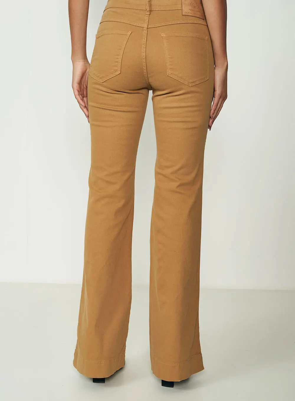 Calça Sarja Nova York Flare Marrom Ebbela
