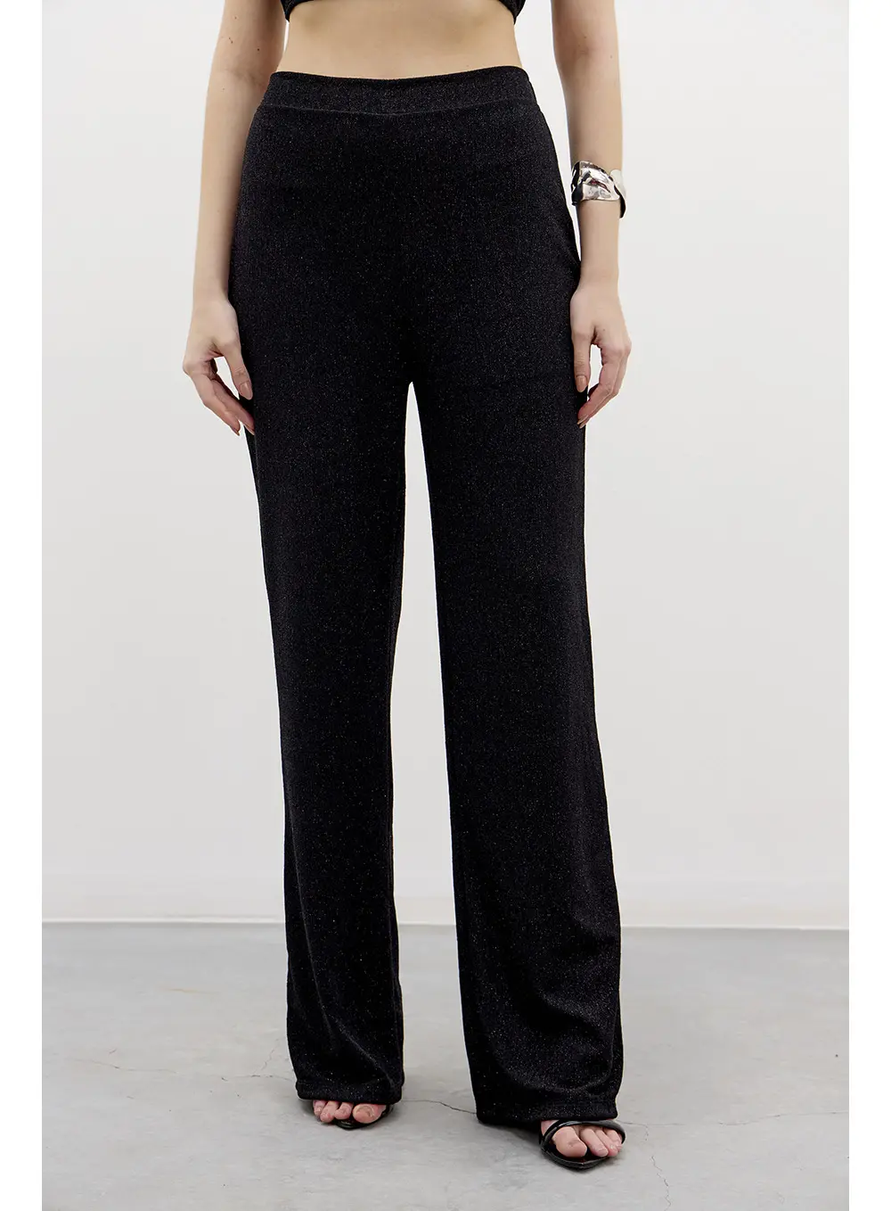 Calça Feminina Reta Com Brilho Preto 1