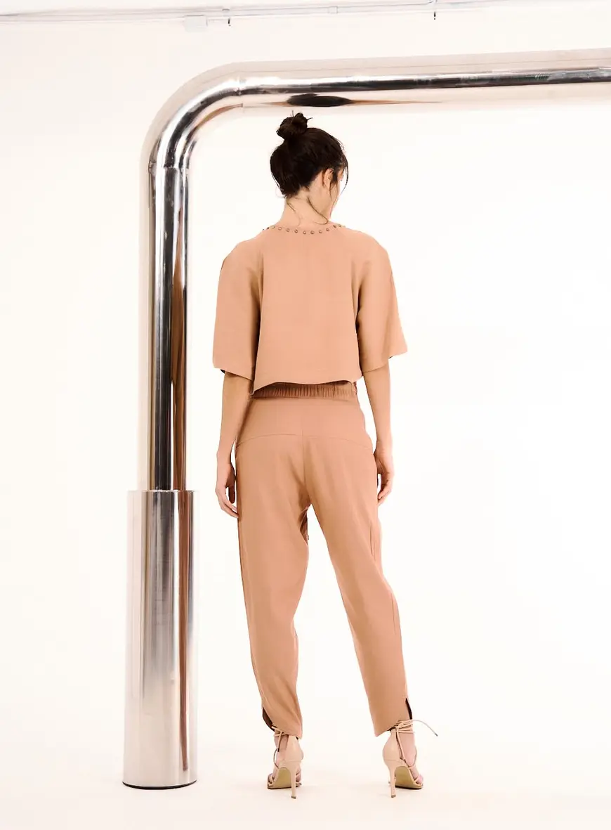 Calça Feminina Jogger Em Linho Com Amarração Marrom 4