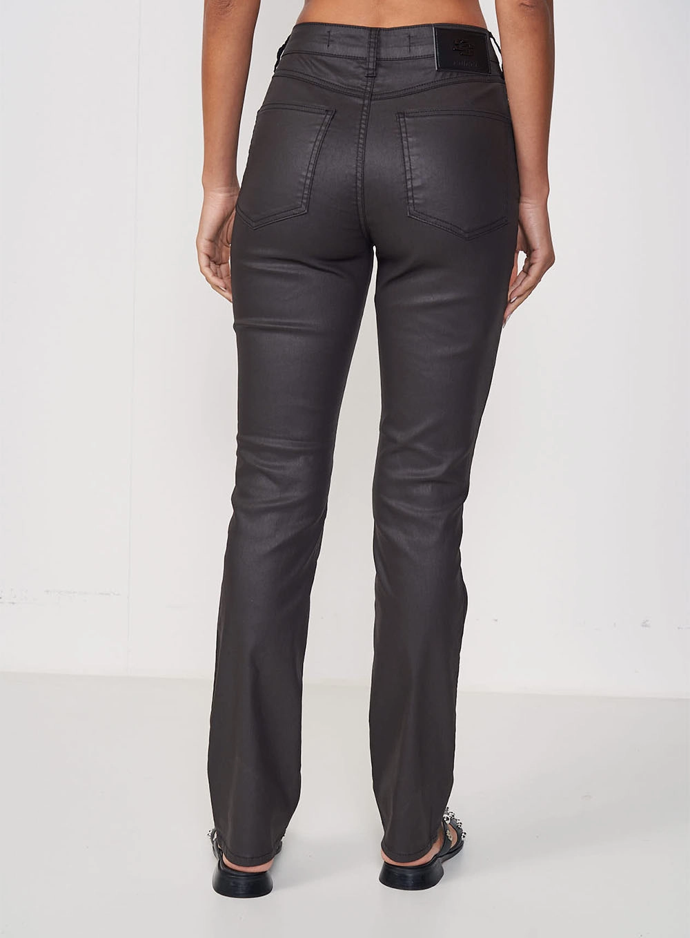 Calça Feminina Sarja Resinada - Kendall Marrom