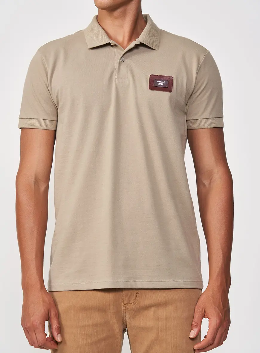 Polo Masculina Com Placa Em Logo