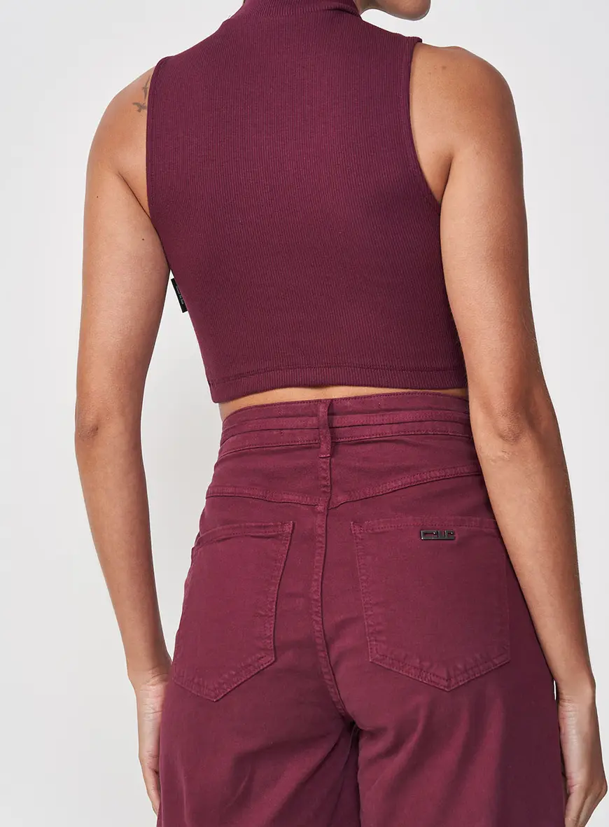 Cropped Slim Gola Alta Com Logo Sem Mangas Bordô 2