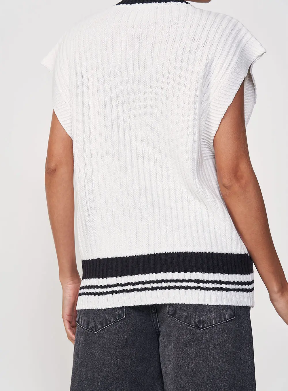 Colete Feminino Em Tricô Branco